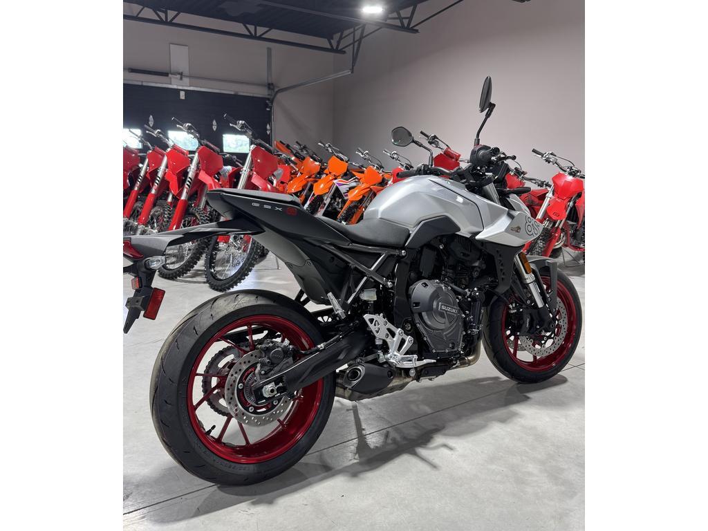 Suzuki GSX-8SM5 2025