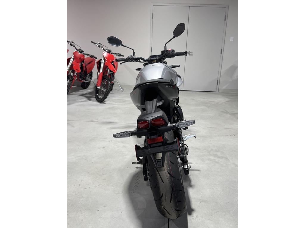 Suzuki GSX-8SM5 2025