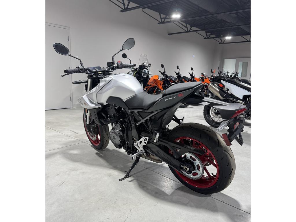 Suzuki GSX-8SM5 2025