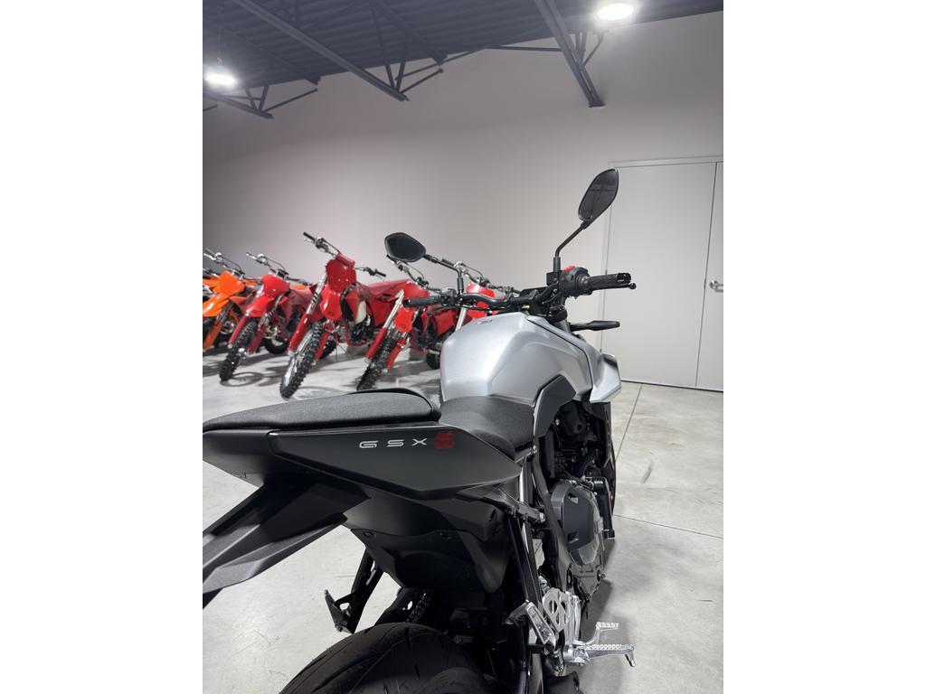 Suzuki GSX-8SM5 2025