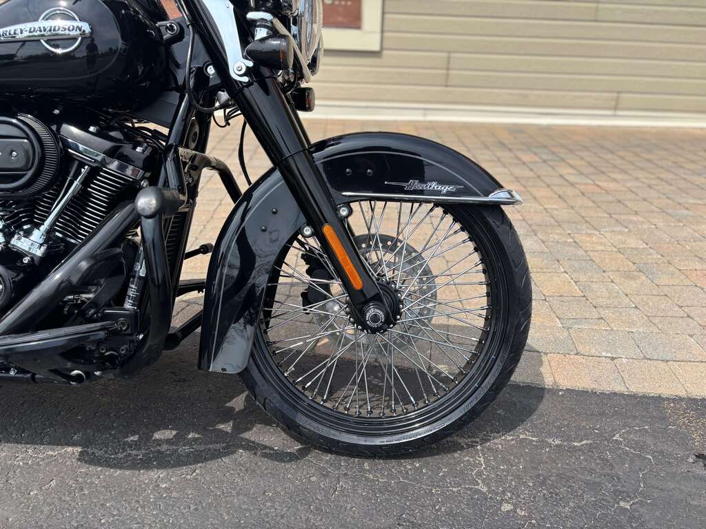 Harley-Davidson FLHCS Heritage Softail Classic 114 2019