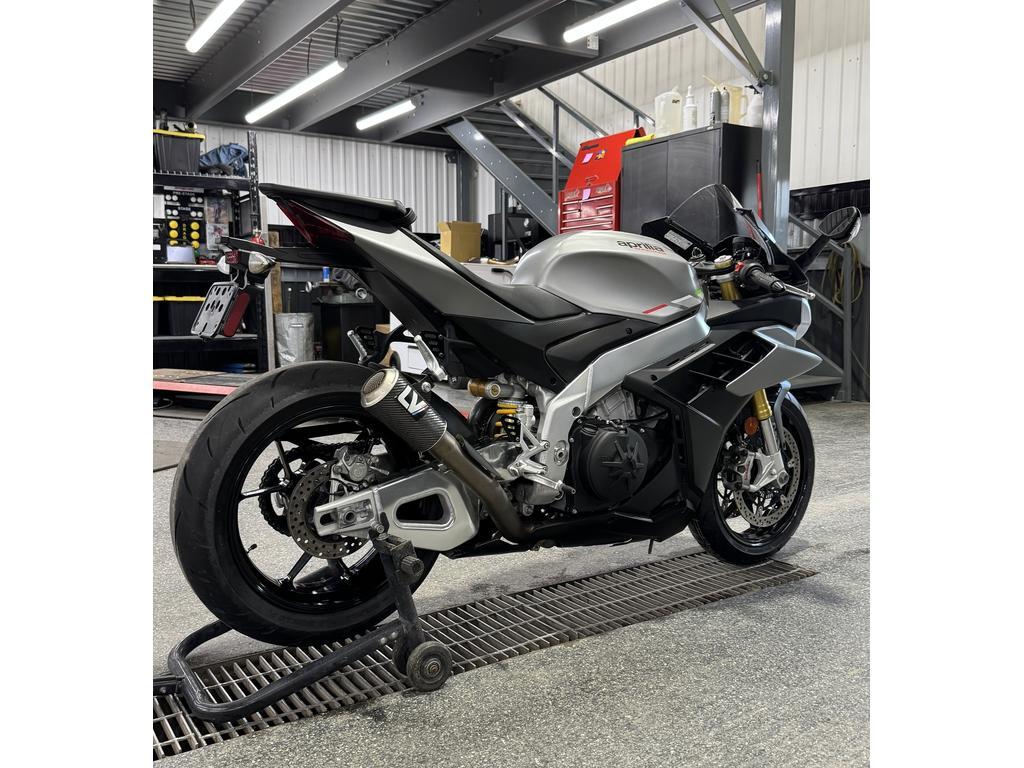 Aprilia RSV4 2022