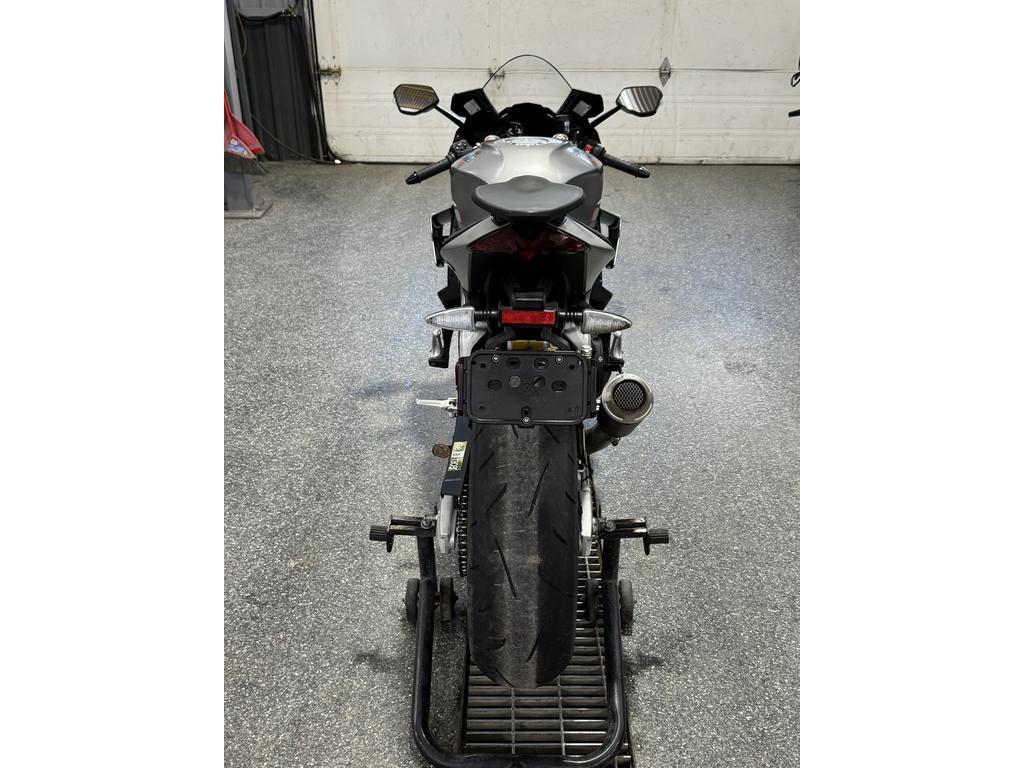 Aprilia RSV4 2022