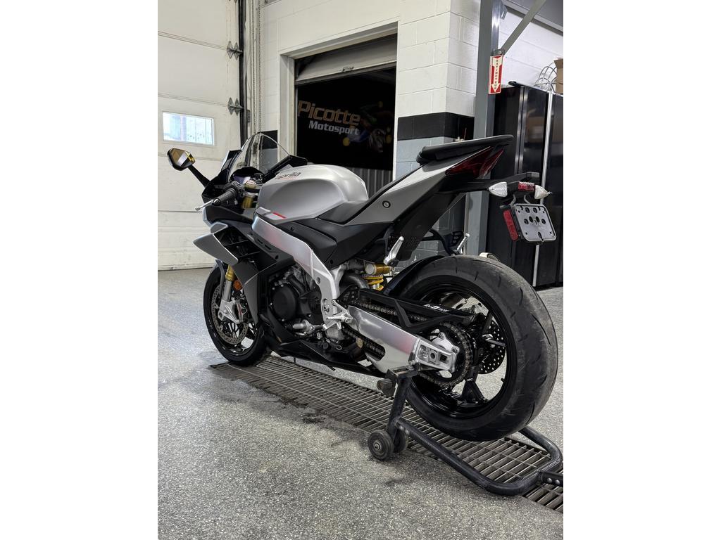 Aprilia RSV4 2022