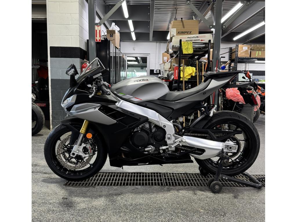 Aprilia RSV4 2022