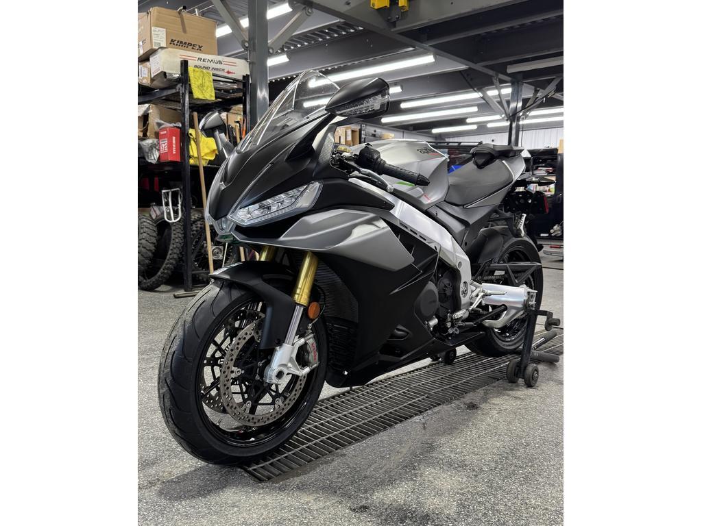 Aprilia RSV4 2022