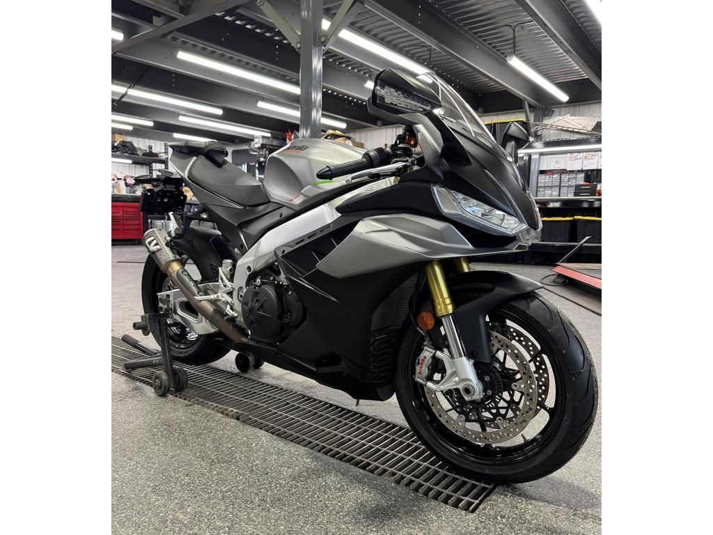 Aprilia RSV4 2022