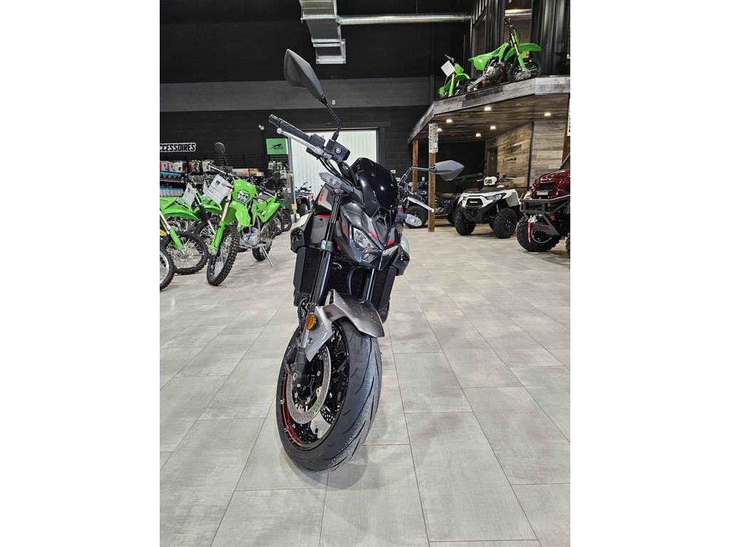 Kawasaki Z900 2025
