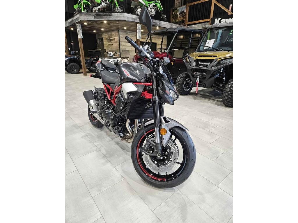 Kawasaki Z900 2025