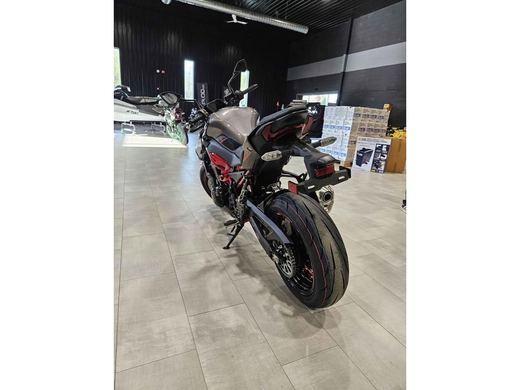Kawasaki Z900 2025