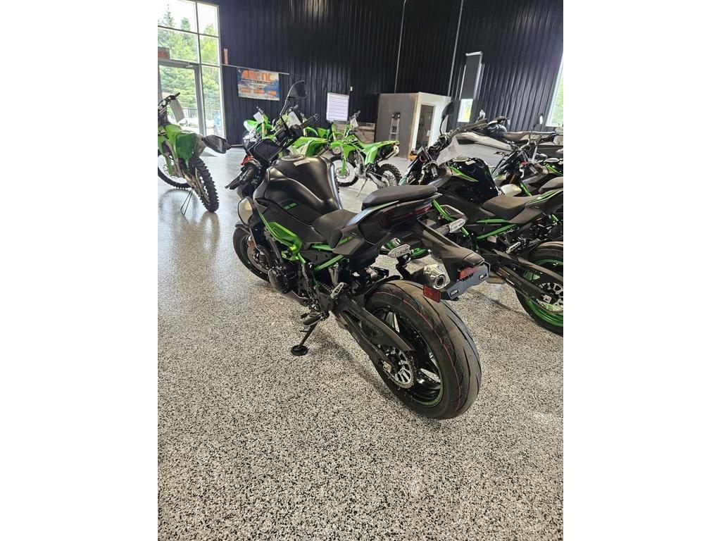 Kawasaki Z900 2025