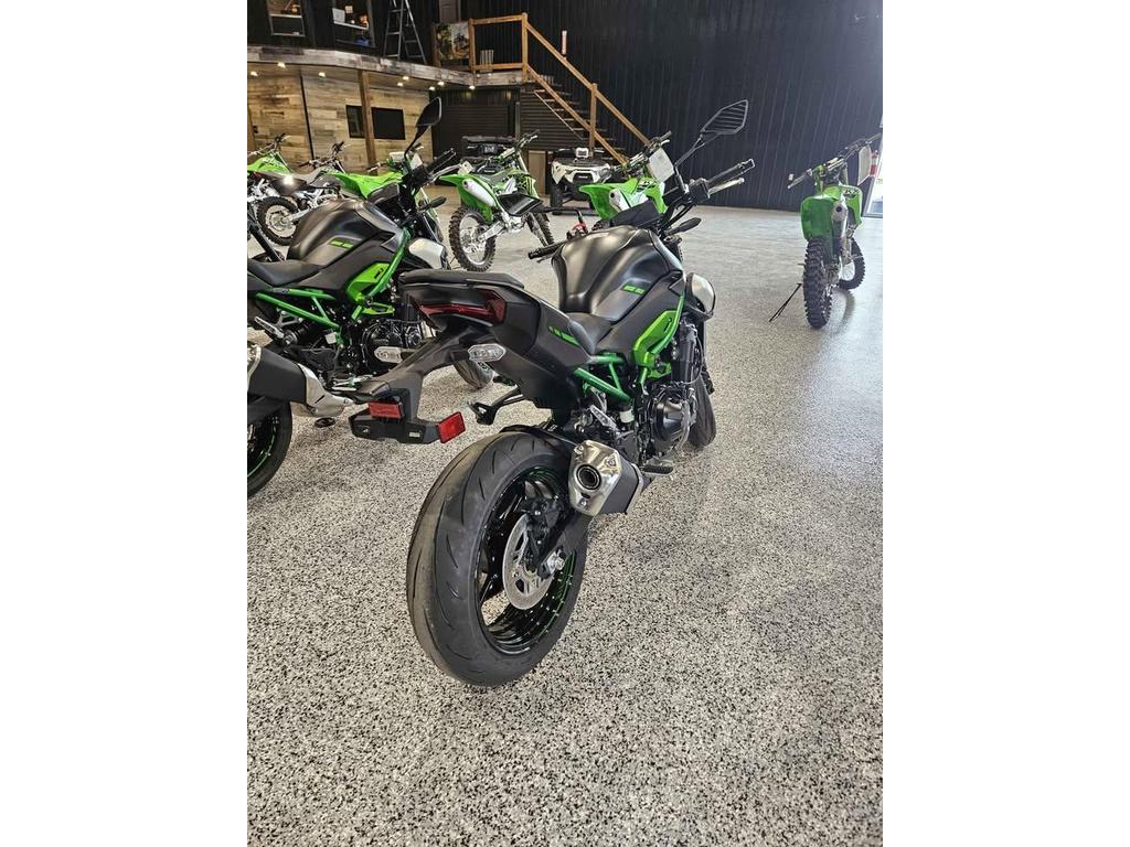 Kawasaki Z900 2025