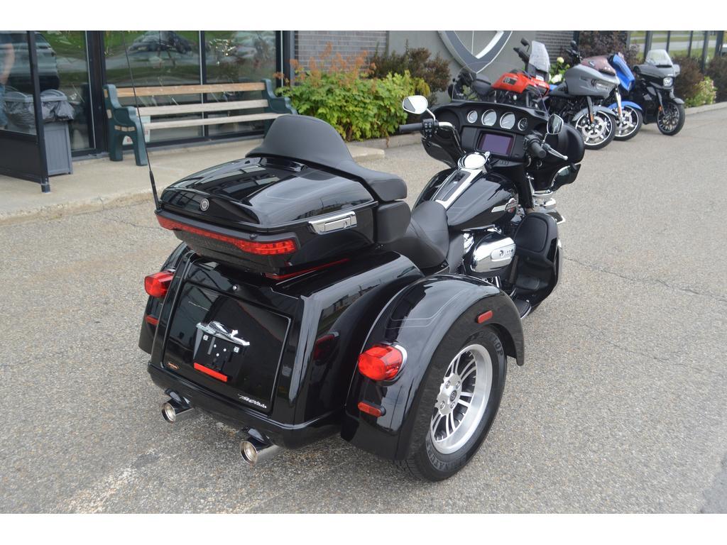 Harley-Davidson FLHTCUTG Tri Glide Ultra 2024