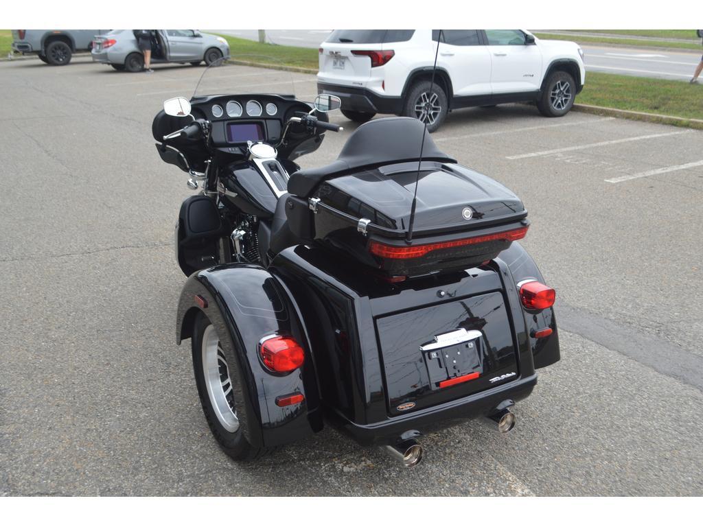 Harley-Davidson FLHTCUTG Tri Glide Ultra 2024
