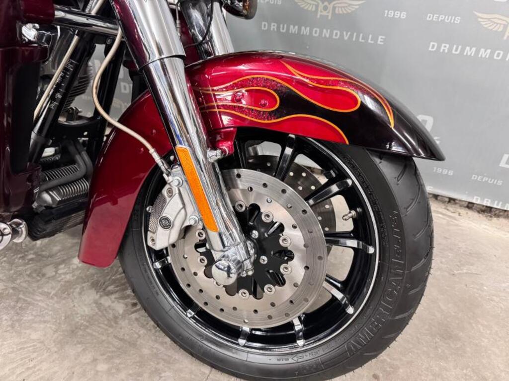 Harley-Davidson FLHTCUSE CVO Ultra Classic Electra Glide 2011