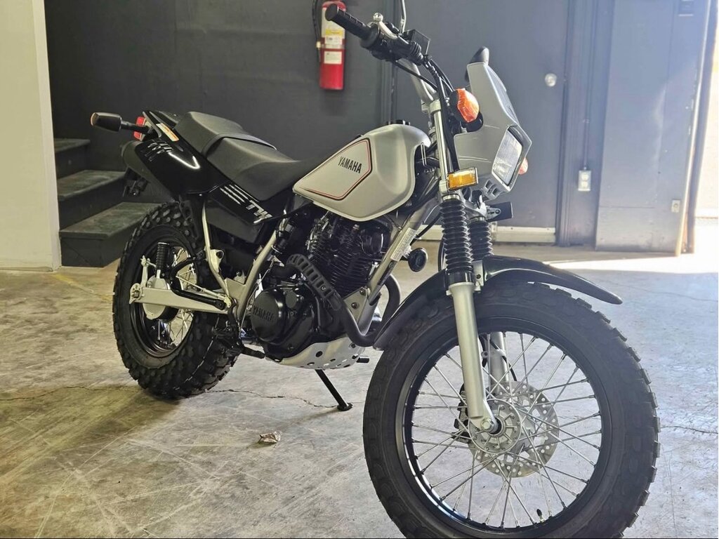 Yamaha TW200 2025