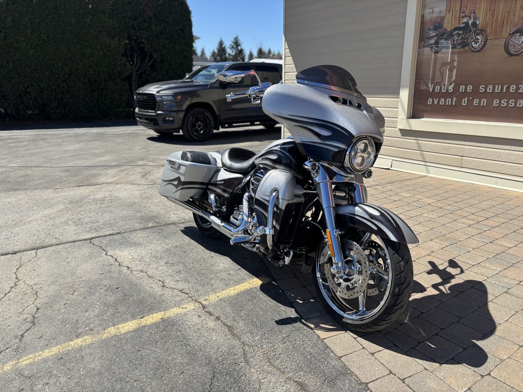 Harley-Davidson FLHXSE CVO Street Glide 2015