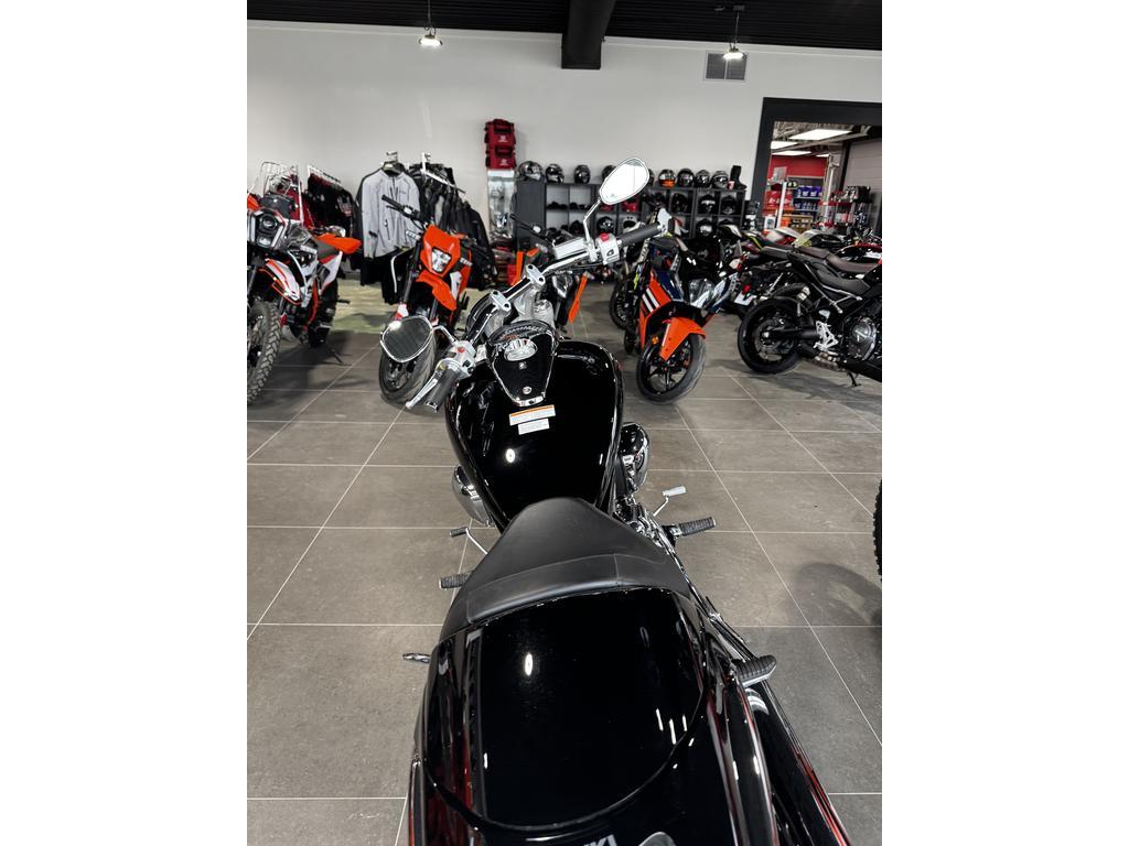 Suzuki Boulevard M109R 2025