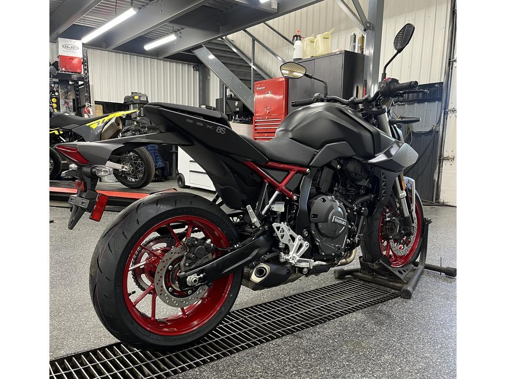 Suzuki GSX-8S 2025