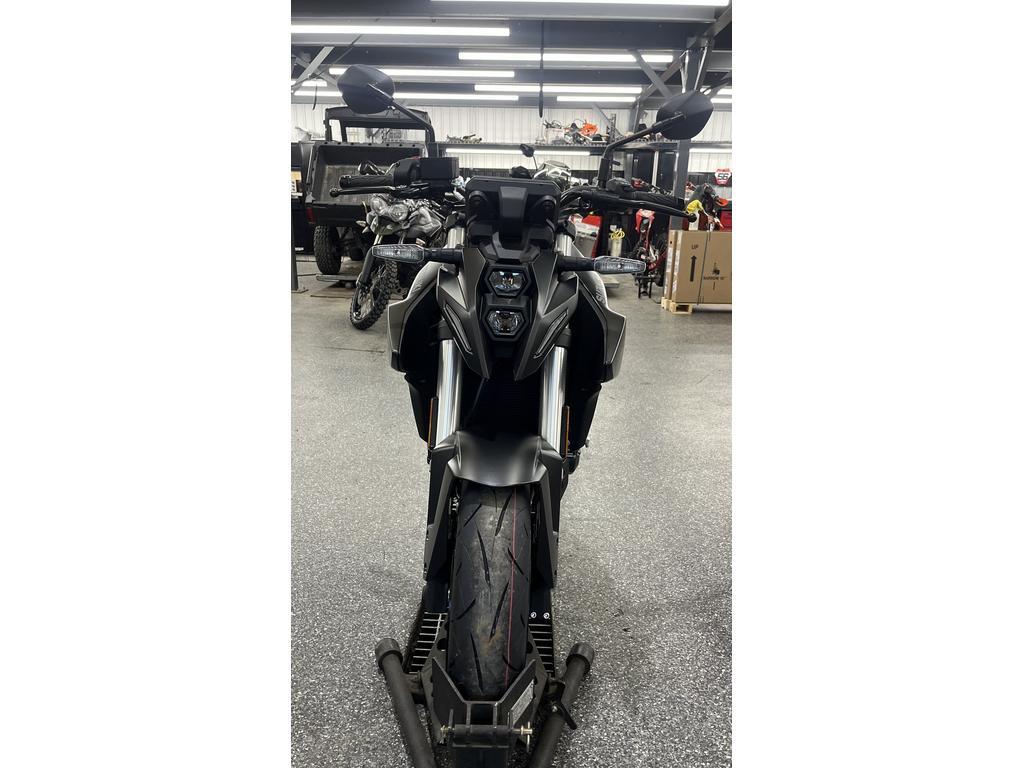 Suzuki GSX-8S 2025