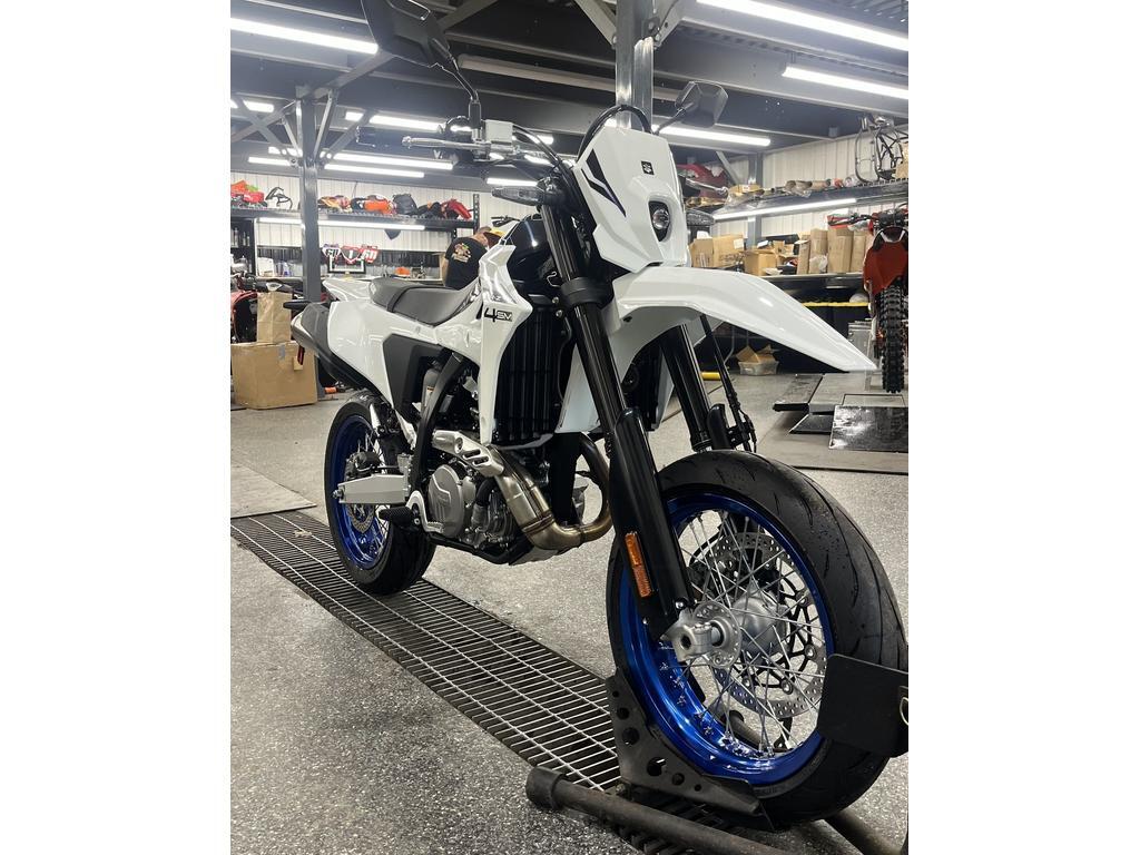 Suzuki DR-Z4SM 2025