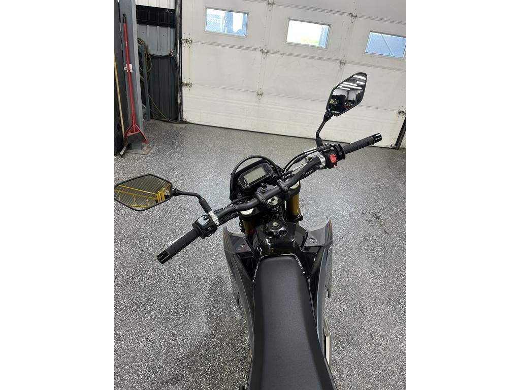Suzuki DR-Z4S 2025