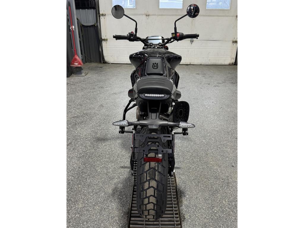 Husqvarna Svartpilen 801 2025