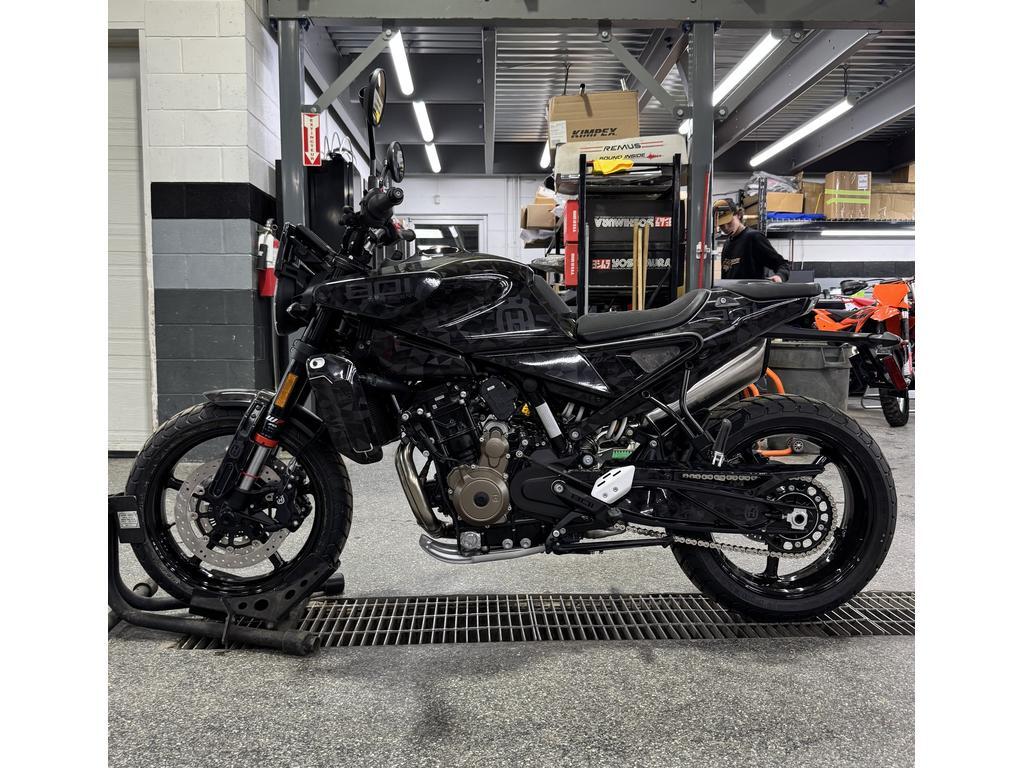 Husqvarna Svartpilen 801 2025
