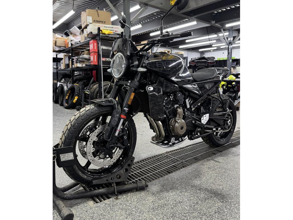 Husqvarna Svartpilen 801 2025
