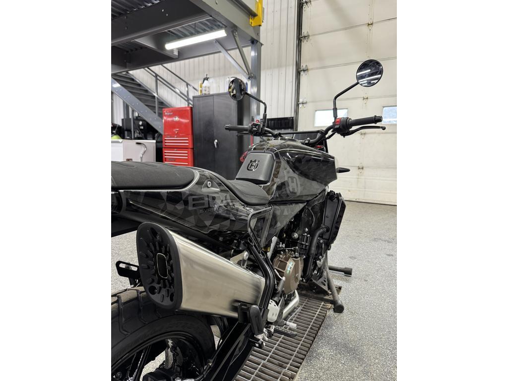 Husqvarna Svartpilen 801 2025