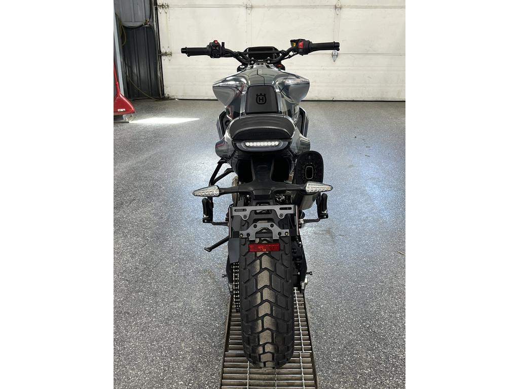 Husqvarna Svartpilen 801 2025