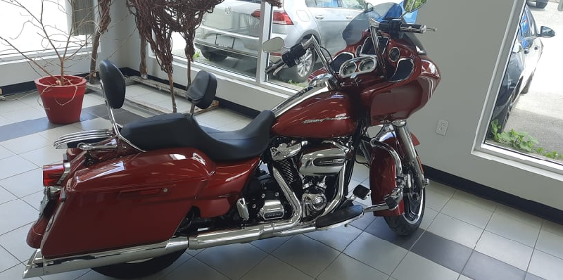 HARLEY DAVIDSON ROAD GLIDE