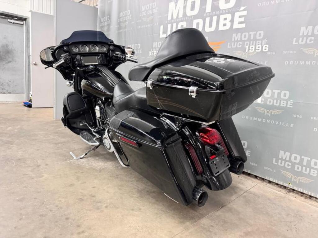 Harley-Davidson FLHXSE CVO Street Glide 2015