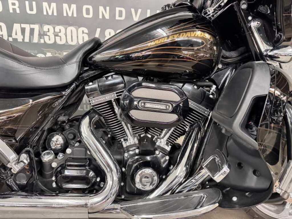 Harley-Davidson FLHTCUTGSE Ultra CVO Tri Glide 2021