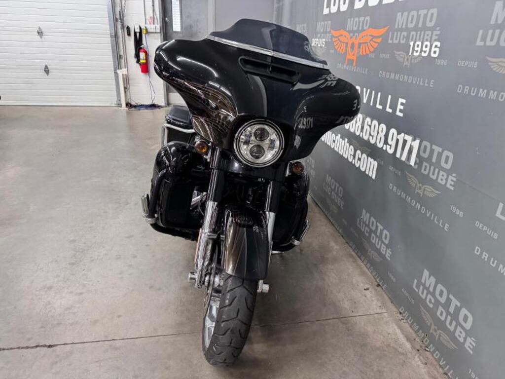 Harley-Davidson FLHTCUTGSE Ultra CVO Tri Glide 2021