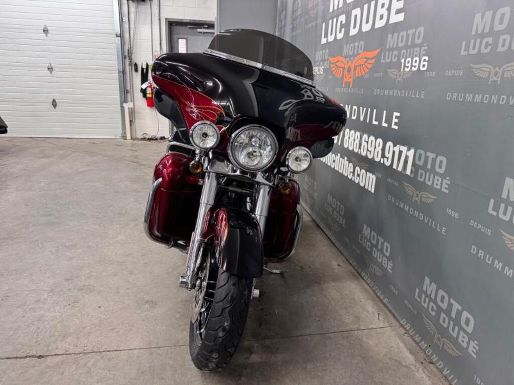 Harley-Davidson FLHTCUSE CVO Ultra Classic Electra Glide 2011