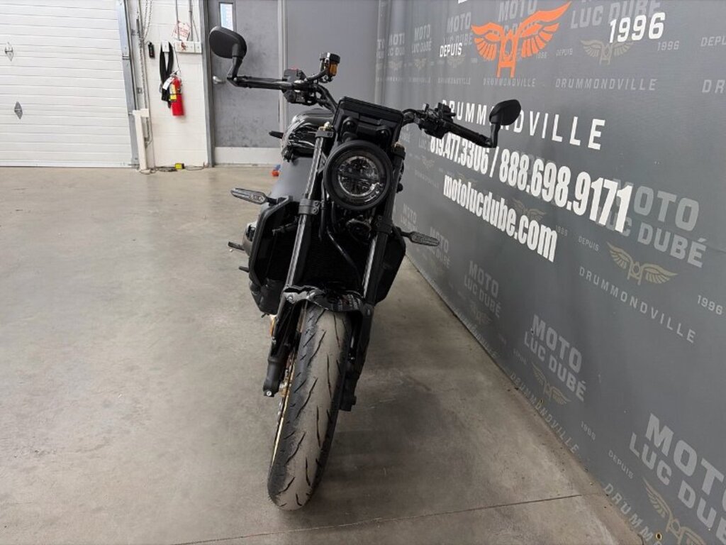 Yamaha XSR900 2025