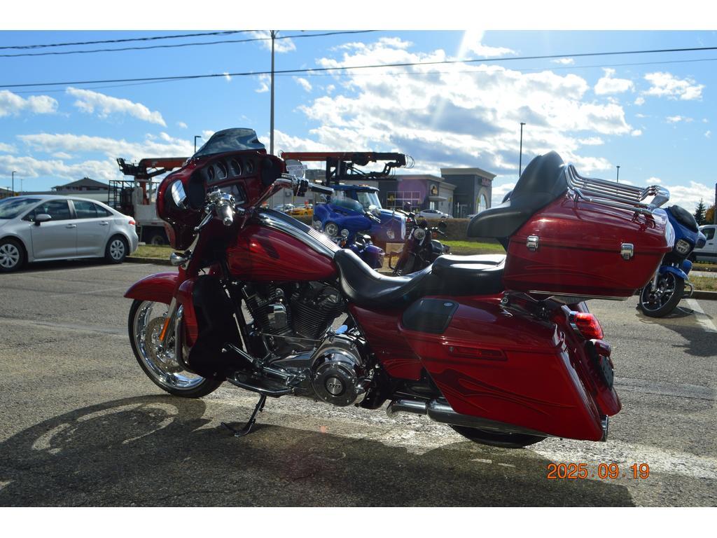Harley-Davidson FLHXSE CVO 2016