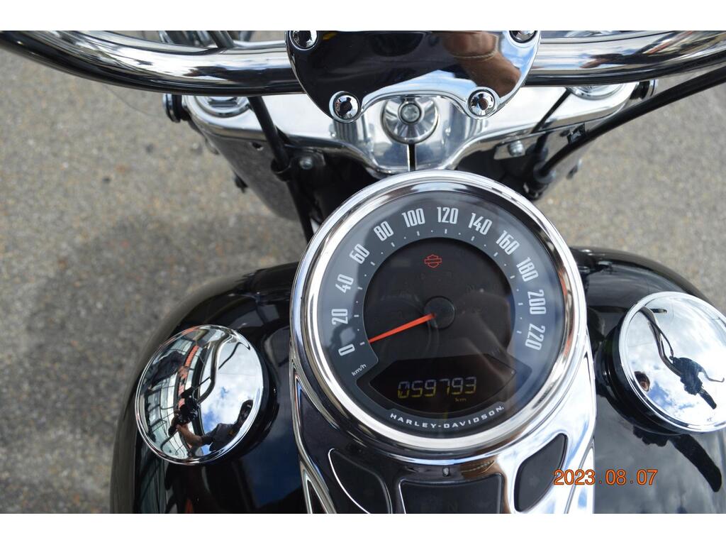 Harley-Davidson FLHC Heritage Classic 2020