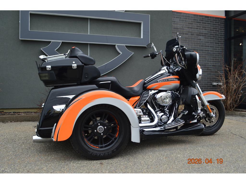 Harley-Davidson FLHTCUTG Tri Glide Ultra 2013