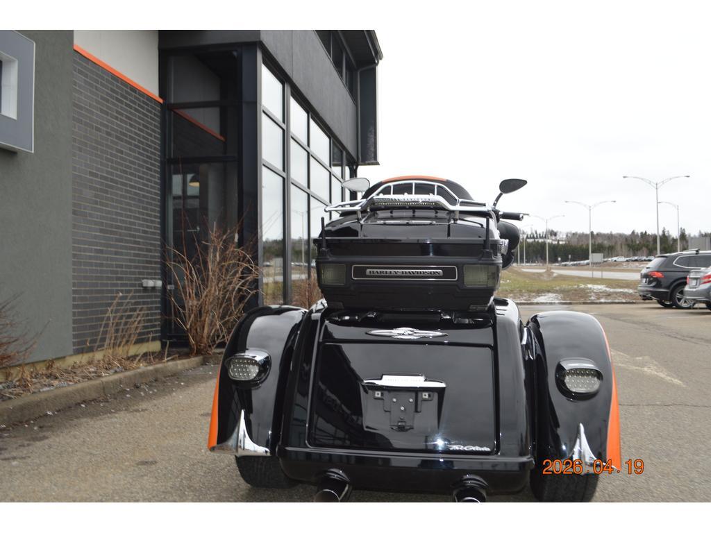 Harley-Davidson FLHTCUTG Tri Glide Ultra 2013