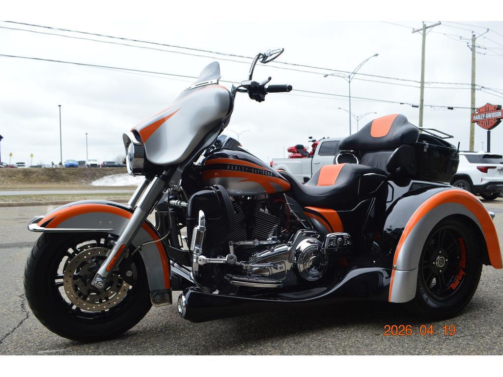 Harley-Davidson FLHTCUTG Tri Glide Ultra 2013