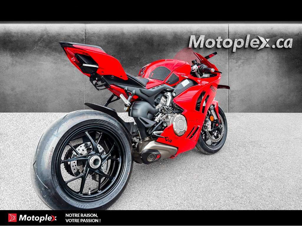 Ducati PANIGALE V4 AKRAPOVIC 2023