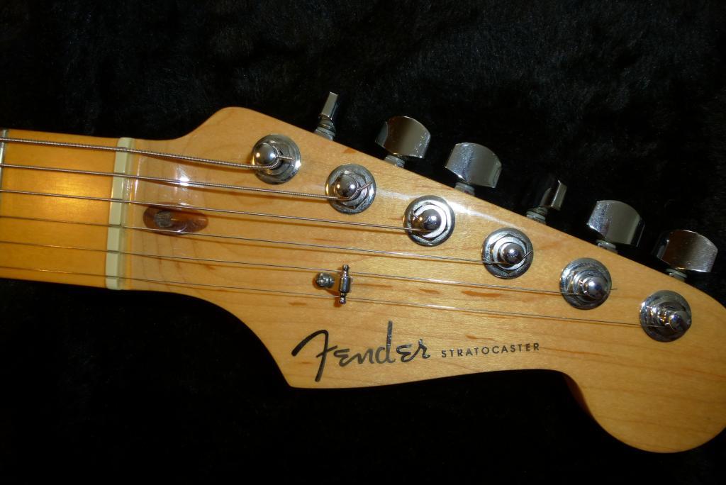 Fender strat deluxe Nashville 2009 ( Kado )