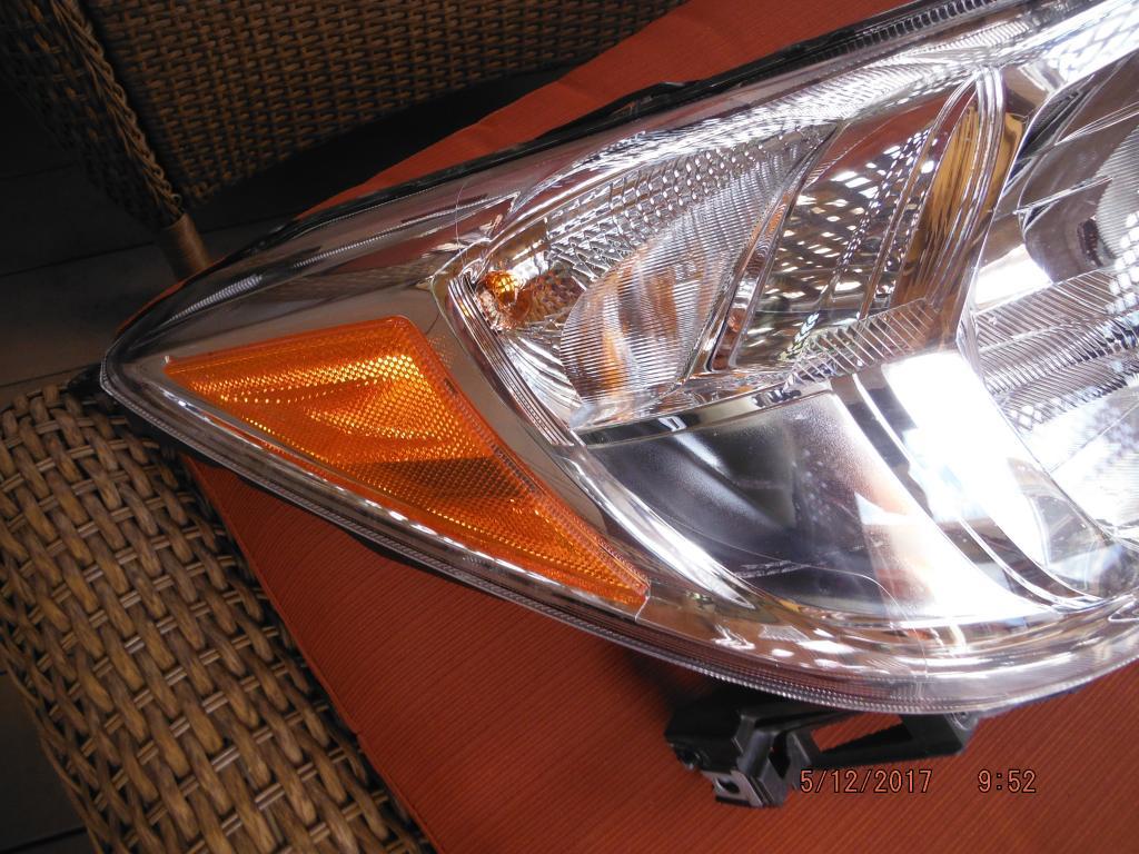 2016 SUBARU FORESTER -RIGHT SIDE HEADLIGHT ASSEMBLY