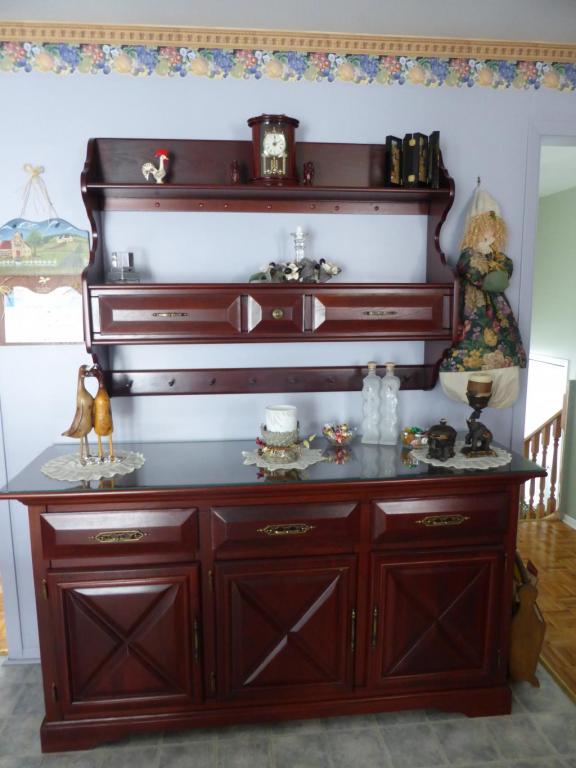 Set de cuisine à vendre en orme massif Aubaine !!! A qui Annonce a