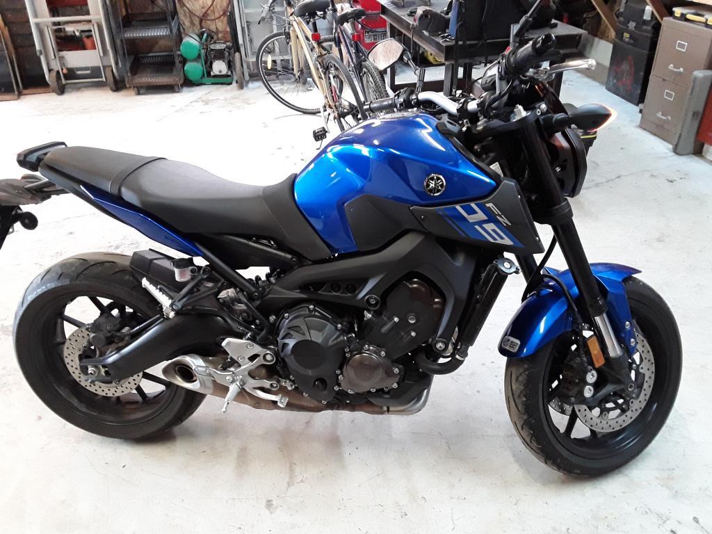 Moto Yamaha FZ-09 2016 bleu