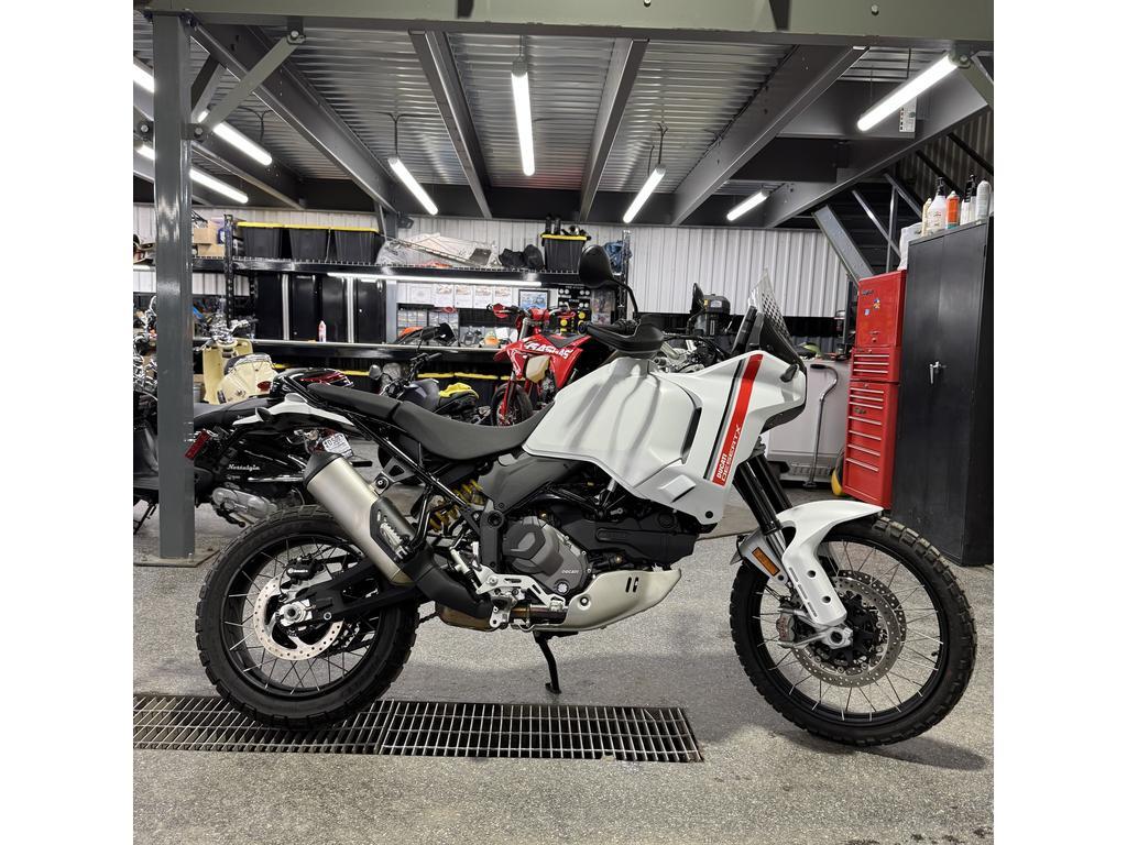 Ducati DesertX 2023