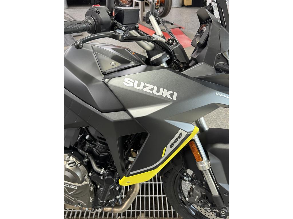 Suzuki V-STROM 800 2025